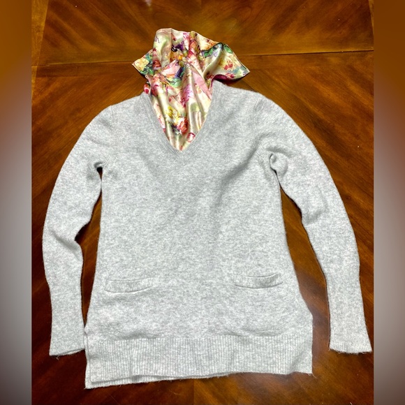 Essential wool merino mix V-Neck Sweater two pockets. J.Crew - Picture 3 of 14